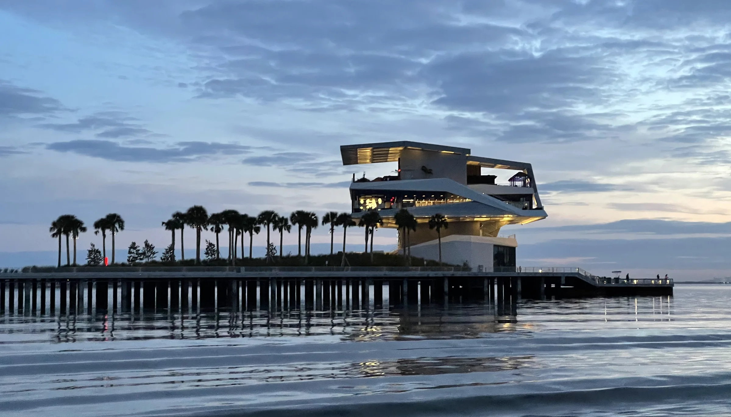 Pontoon boat rentals serving St. Petersburg, Florida