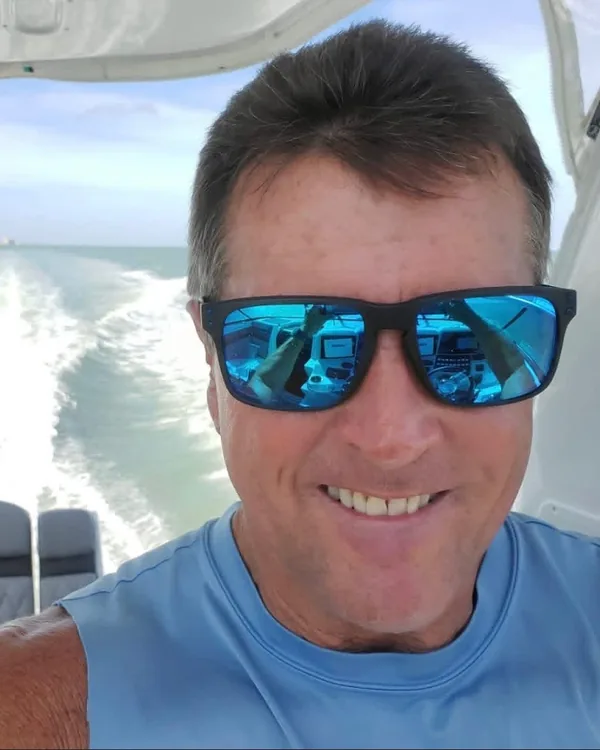 Captain Paul, an experienced freelance captain available for bareboat pontoon rentals out of Gulfport, Florida